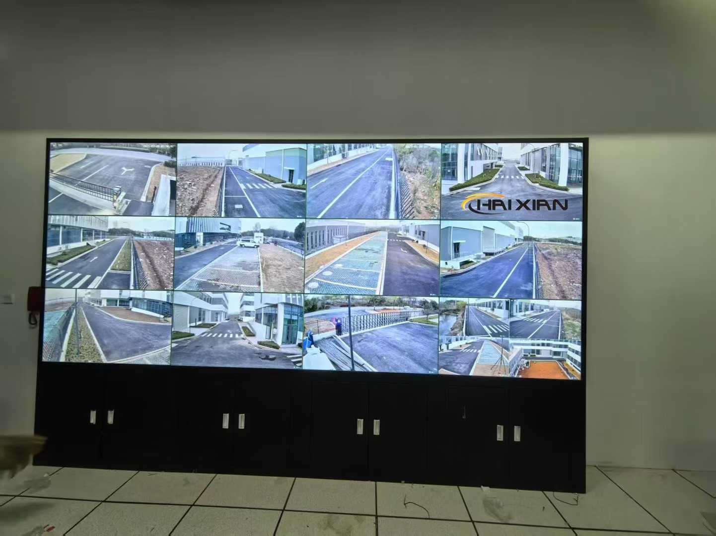 揚州物流園區(qū)監(jiān)控室12塊機(jī)柜完工